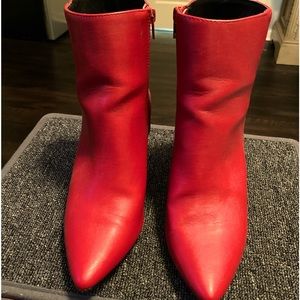 ❣️🎄❣️Rampage red ankle bootie just in time for the holidays 🎄🎄. 3” heel.